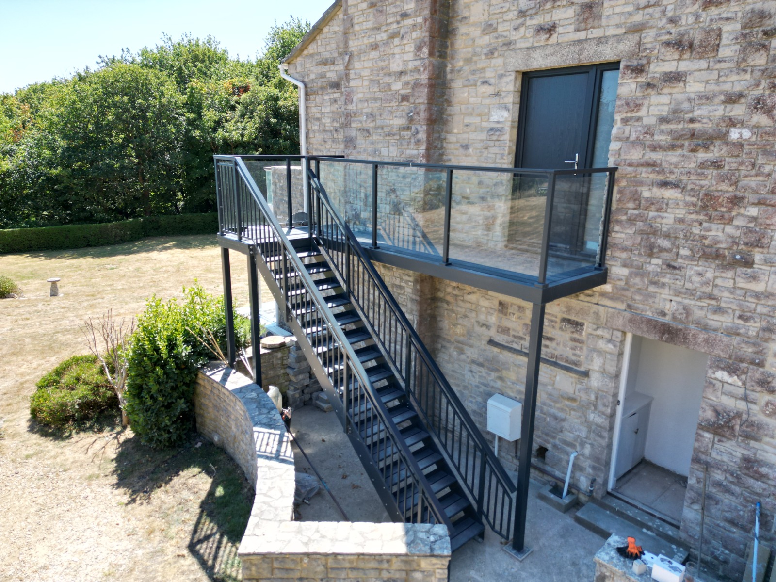 Lancers Welding supplies and installs bespoke glass and stainless steel balustrades for balconies, decking and terraces in Poole, Bournemouth and Christchurch.