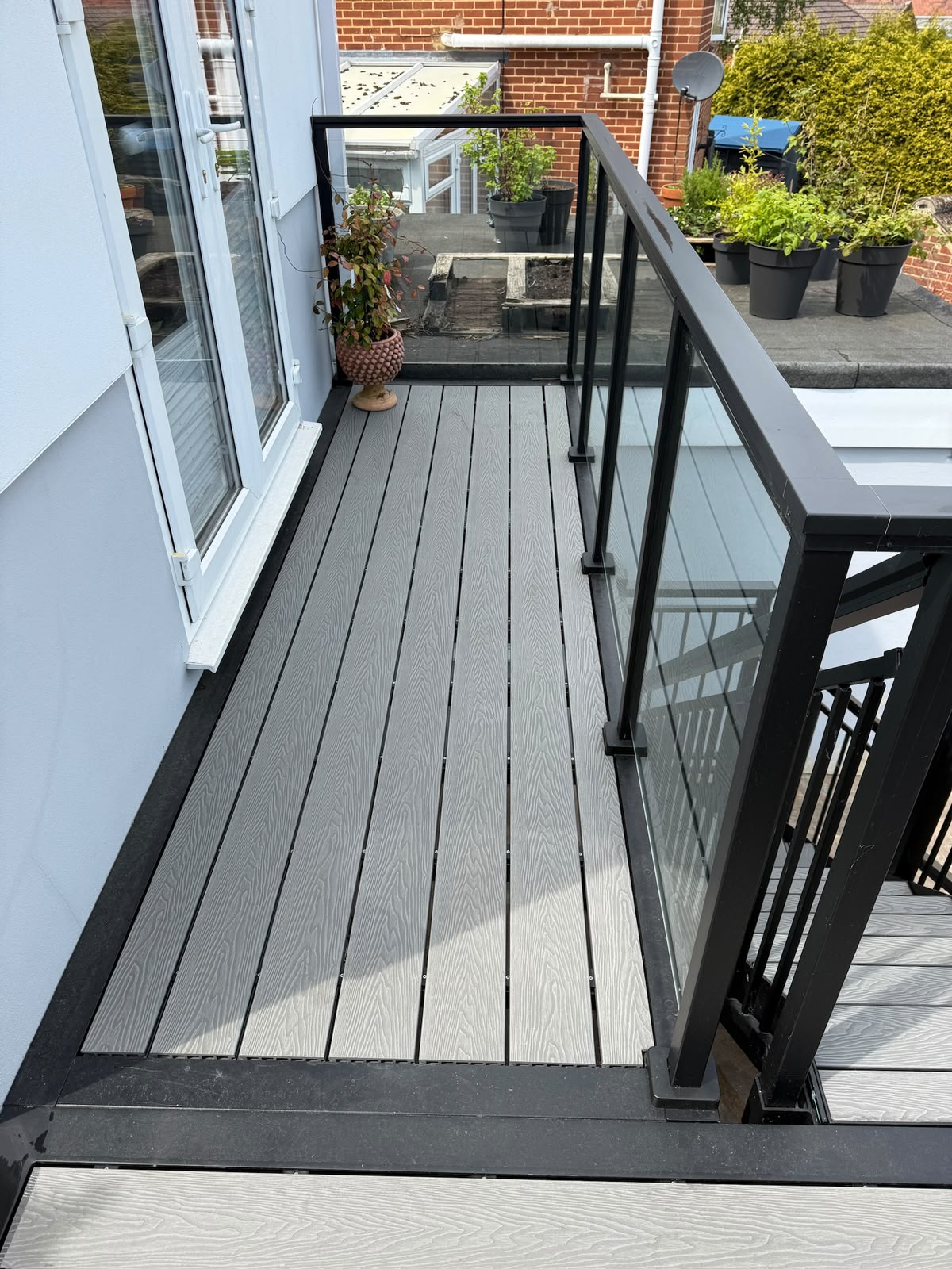 Lancers Welding supplies and installs bespoke glass and stainless steel balustrades for balconies, decking and terraces in Poole, Bournemouth and Christchurch.